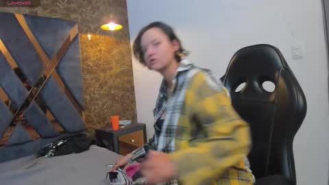 Snapshot of asami_hattori chatting on 10.11.25 AsamiHattori online show from 10.11.25