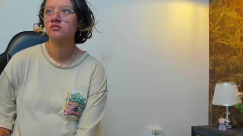 Snapshot of asami_hattori chatting on 10.21.25 AsamiHattori online show from 10.21.25