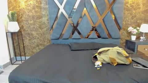 Snapshot of asami_hattori chatting on 10.27.25 AsamiHattori online show from 10.27.25