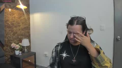 Snapshot of asami_hattori chatting on 10.28.25 AsamiHattori online show from 10.28.25