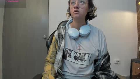 Snapshot of asami_hattori chatting on 10.31.25 AsamiHattori online show from 10.31.25