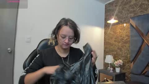 Snapshot of asami_hattori chatting on 11.01.25 AsamiHattori online show from 11.01.25