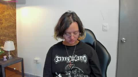 Snapshot of asami_hattori chatting on 11.06.25 AsamiHattori online show from 11.06.25