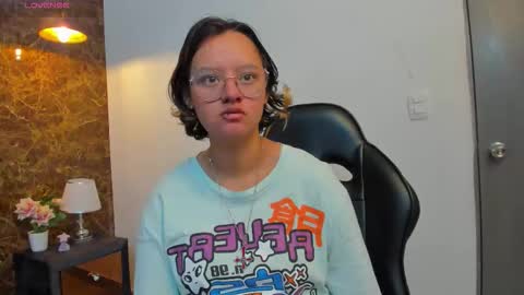 Snapshot of asami_hattori chatting on 11.08.25 AsamiHattori online show from 11.08.25