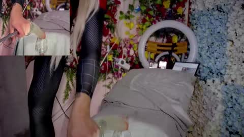 Snapshot of asami_y chatting on 10.31.25 Asami online show from 10.31.25