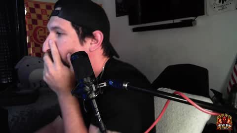 Snapshot of asanator101 chatting on 09.29.25 devilPup75 online show from 09.29.25