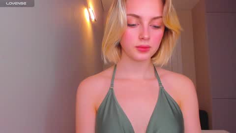 Snapshot of ashbunny_ chatting on 12.02.24 your pretty Ashley online show from 12.02.24