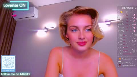 Snapshot of ashbunny_ chatting on 01.26.25 your pretty Ashley online show from 01.26.25