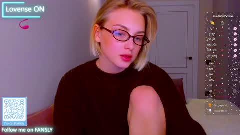Snapshot of ashbunny_ chatting on 01.28.25 your pretty Ashley online show from 01.28.25