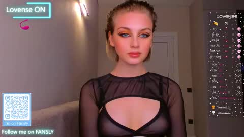 Snapshot of ashbunny_ chatting on 02.21.25 your pretty Ashley online show from 02.21.25