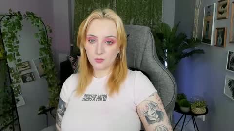 Snapshot of asheluck chatting on 05.11.26 AshleyAshe online show from 05.11.26