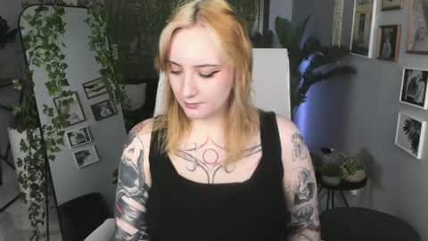 Snapshot of asheluck chatting on 05.15.26 AshleyAshe online show from 05.15.26