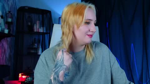 Snapshot of asheluck chatting on 05.26.26 AshleyAshe online show from 05.26.26
