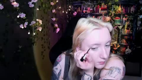 Snapshot of asheluck chatting on 05.30.26 AshleyAshe online show from 05.30.26