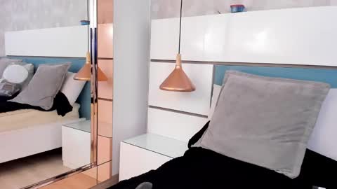 Ashkoreh online show from 10.17.25