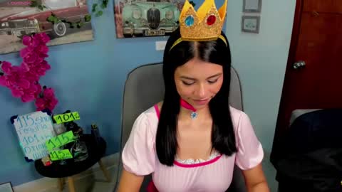Snapshot of ashleey_johnson chatting on 02.04.25 linda online show from 02.04.25