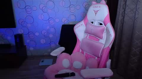   Yasmina   online show from 10.30.25