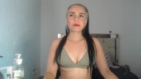 ashley__tylor online show from 01.14.25