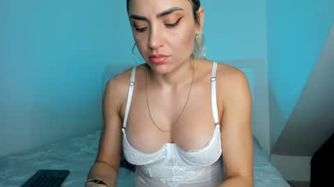 Snapshot of ashley_blair chatting on 12.17.24 ashley_blair online show from 12.17.24
