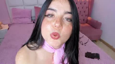 Snapshot of ashley_petit chatting on 05.05.26 ashley_petit online show from 05.05.26