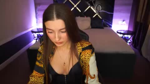 ashleybaee online show from 11.17.25