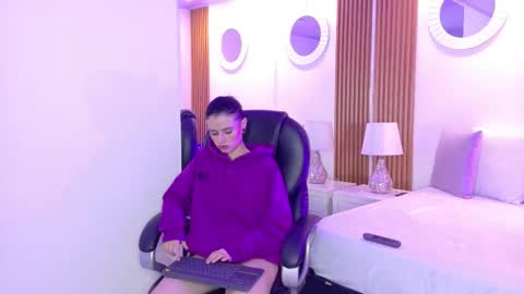 Snapshot of ashleyginger_ chatting on 10.24.25 Ashley  online show from 10.24.25