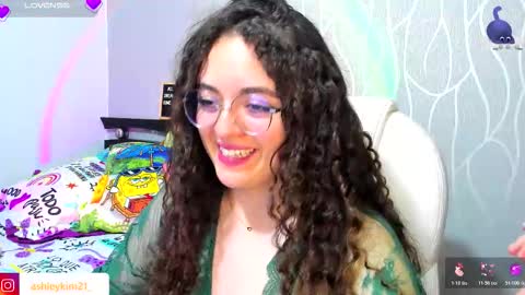 Snapshot of ashleykiim_ chatting on 10.24.25 .. Ashley .. online show from 10.24.25