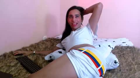 Snapshot of ashleypetite_ chatting on 09.23.25 Ashley online show from 09.23.25