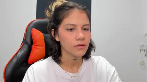 Snapshot of ashleytravis_ chatting on 12.05.24    online show from 12.05.24