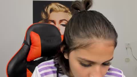 Snapshot of ashleytravis_ chatting on 12.10.24    online show from 12.10.24