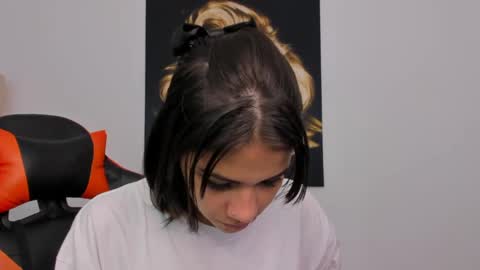 Snapshot of ashleytravis_ chatting on 12.20.24    online show from 12.20.24