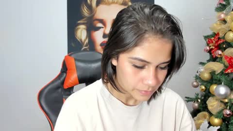 Snapshot of ashleytravis_ chatting on 12.24.24    online show from 12.24.24