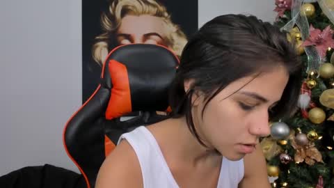 Snapshot of ashleytravis_ chatting on 12.26.24    online show from 12.26.24