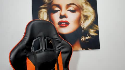 Snapshot of ashleytravis_ chatting on 01.07.25    online show from 01.07.25