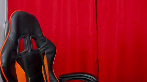 Snapshot of ashleytravis_ chatting on 01.09.25    online show from 01.09.25