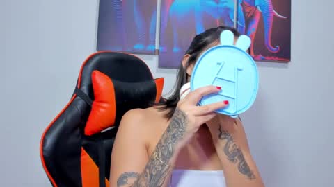 Snapshot of ashleytravis_ chatting on 01.14.25    online show from 01.14.25