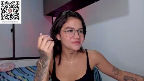 Snapshot of ashleytravis_ chatting on 02.01.25    online show from 02.01.25