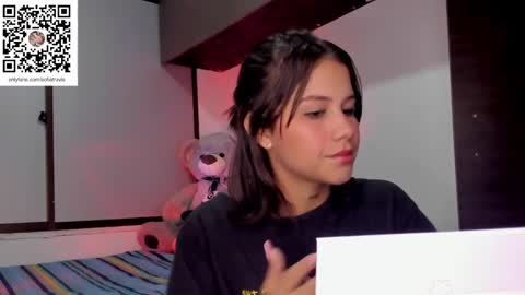 Snapshot of ashleytravis_ chatting on 02.01.25    online show from 02.01.25