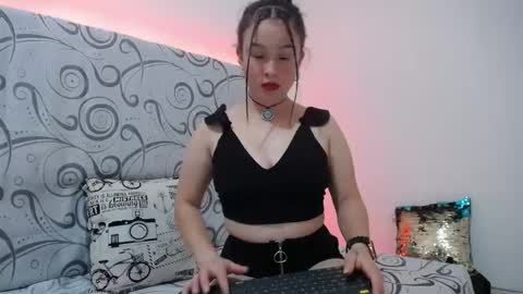 Snapshot of ashly_93 chatting on 12.17.24 engel online show from 12.17.24