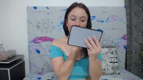 Snapshot of ashly_93 chatting on 02.20.25 engel online show from 02.20.25