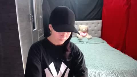 Snapshot of ashly_93 chatting on 10.21.25 engel online show from 10.21.25