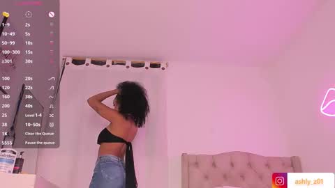 Snapshot of ashly_z chatting on 10.10.25 Ashly online show from 10.10.25