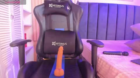 Snapshot of ashlye_miller_ chatting on 12.17.24 ashlye_miller_ online show from 12.17.24