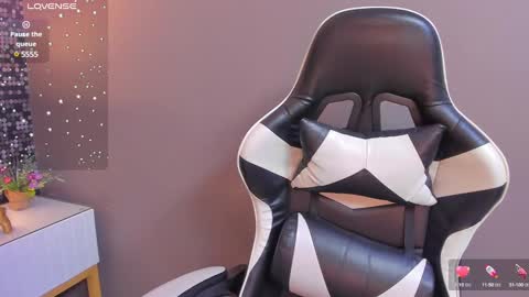 Snapshot of ashlye_miller_ chatting on 12.29.24 ashlye_miller_ online show from 12.29.24