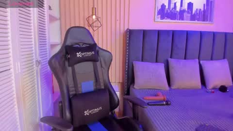 Snapshot of ashlye_miller_ chatting on 01.04.25 ashlye_miller_ online show from 01.04.25