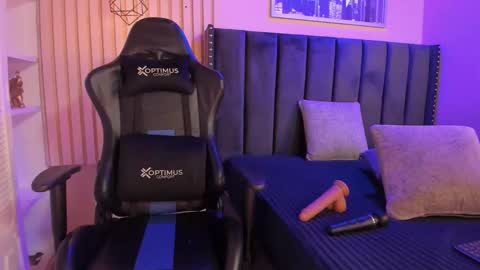 Snapshot of ashlye_miller_ chatting on 10.15.25 ashlye_miller_ online show from 10.15.25