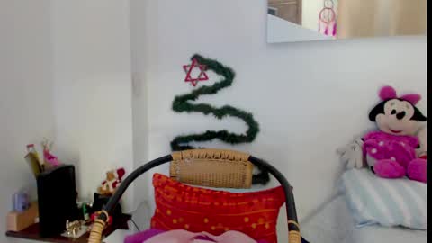 Sarah .3   hello guys .im love online show from 12.05.24