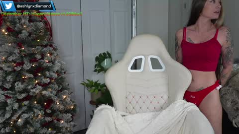 Snapshot of ashlyndiamond chatting on 12.23.24 Ashlyndiamond online show from 12.23.24