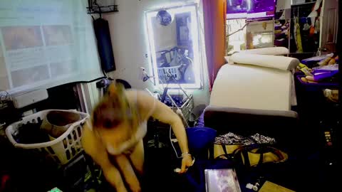 Snapshot of ashmomo chatting on 12.11.24 ashmomo online show from 12.11.24