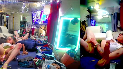 Snapshot of ashmomo chatting on 12.28.24 ashmomo online show from 12.28.24